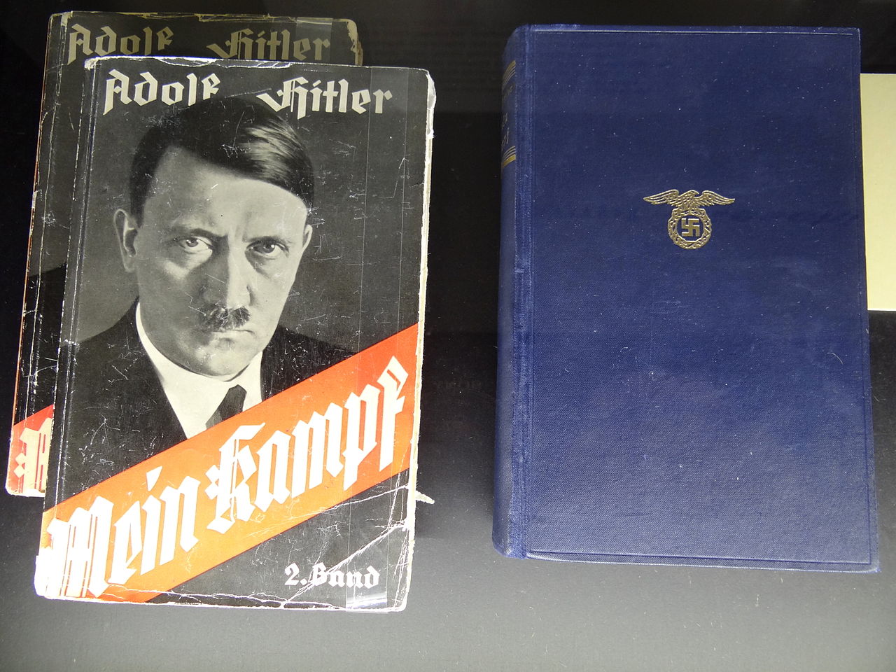 Edition française de Mein Kampf (Ma lutte ou mon combat