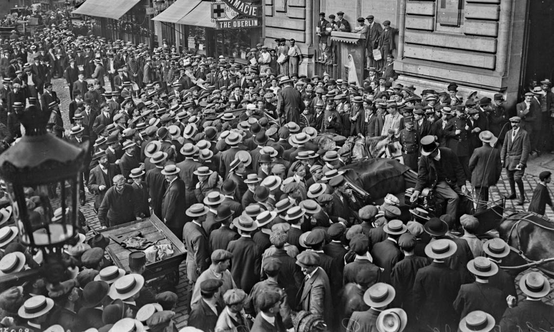 Les Foules Symbole De La Tyrannie Humaine Selon Maupassant Retronews Le Site De Presse De La Bnf