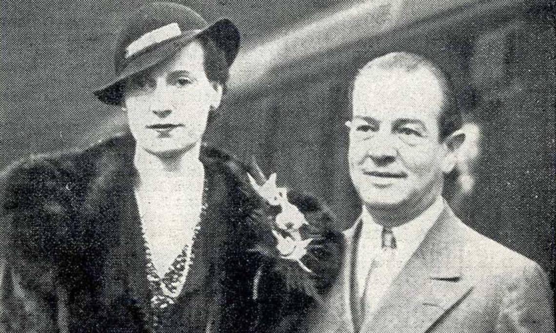 Le magnat franco-américain Charles Bedaux et sa femme devant leur château de Touraine, circa 1930 - source : Historyofgrandrapids.org